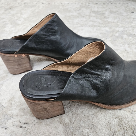 New BEEK Black Mules - Picture 5 of 7